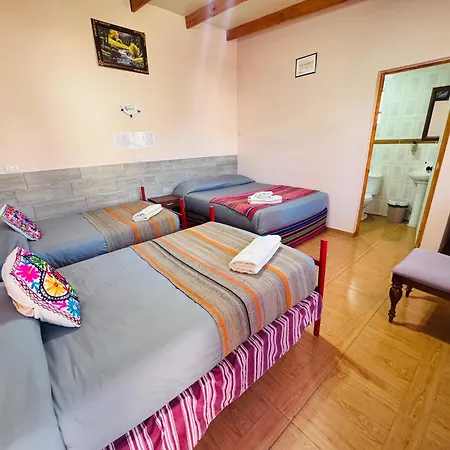 Hostal El Amigo Lucho-2